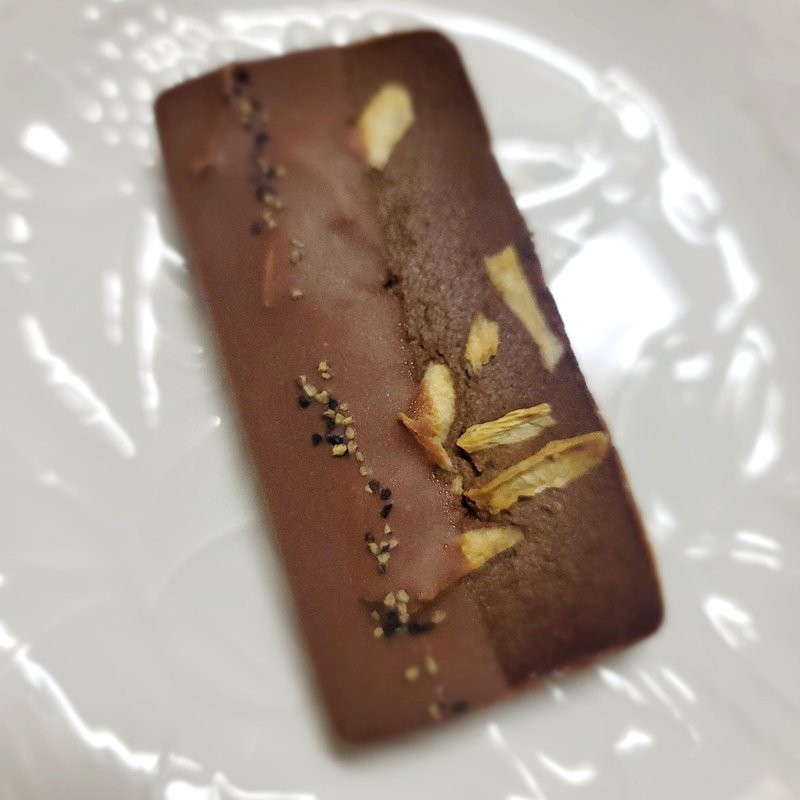 ごぼうとバジルレモンのフィナンシェショコラ(GODIVA)