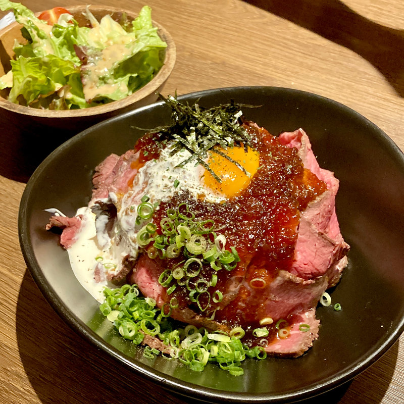 黒毛和牛ローストビーフ丼(肉と野菜の炭焼きバル Clan Nine)