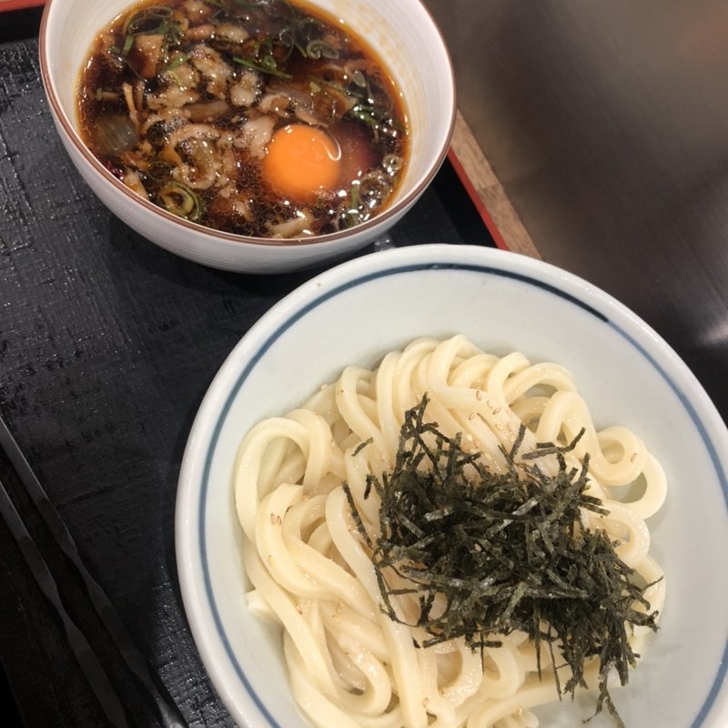 旨辛肉つけうどん 温つけ汁(つくもうどん 塩小路本店)