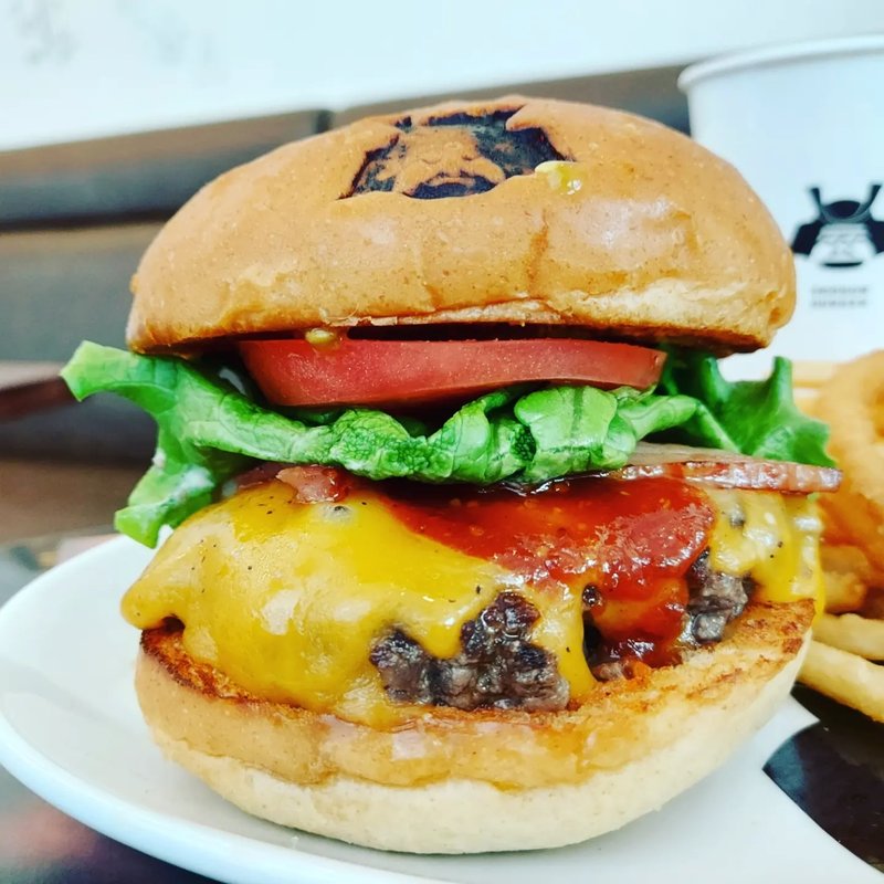 チーズバーガー+イベリコベーコン(SHOGUN BURGER)