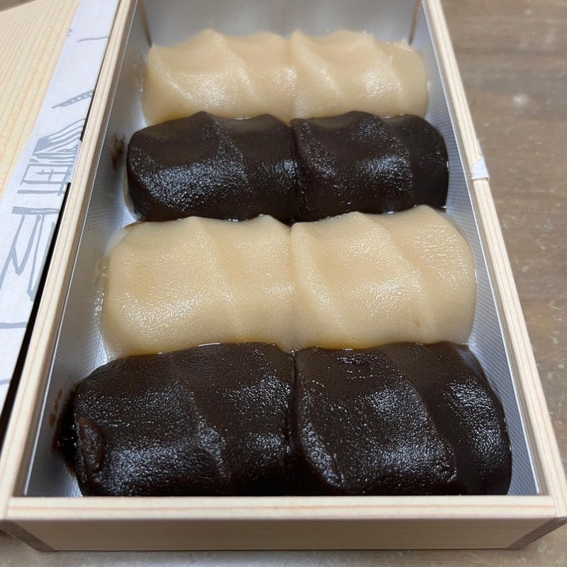 白餅黒餅(赤福 名古屋三越栄店)