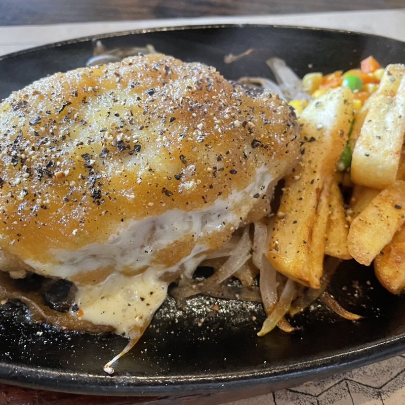 チーズハンバーグ(ステーキやるじゃん 本店)