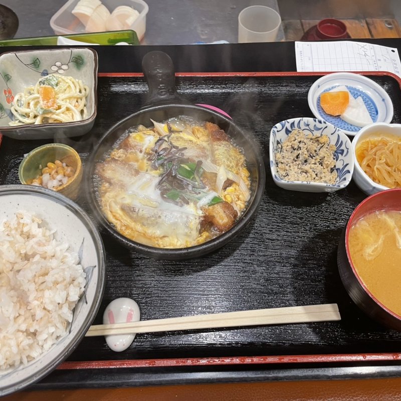 メンチ玉子とじ定食屋(コペ )