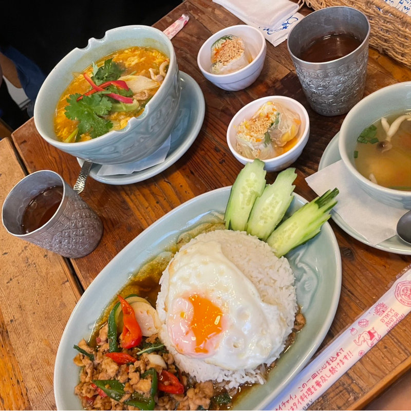 ガイ・パット・バイガパオ・ラート・カオ(タイ料理研究所 渋谷店)