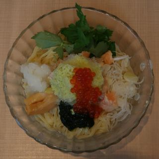 サーモンとイクラの山葵和え麺(㐂りん食堂)