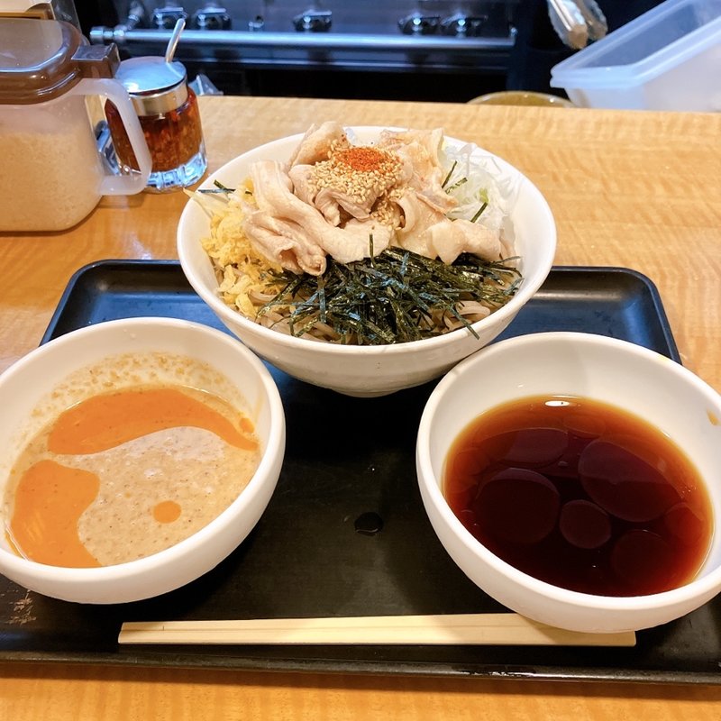 (なぜ蕎麦にラー油を入れるのか)