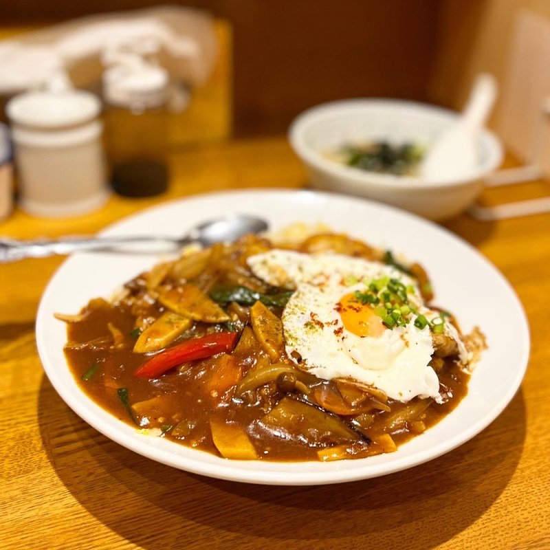 カレーあんかけ炒飯 半冷やしラーメン付き(上海菜館)
