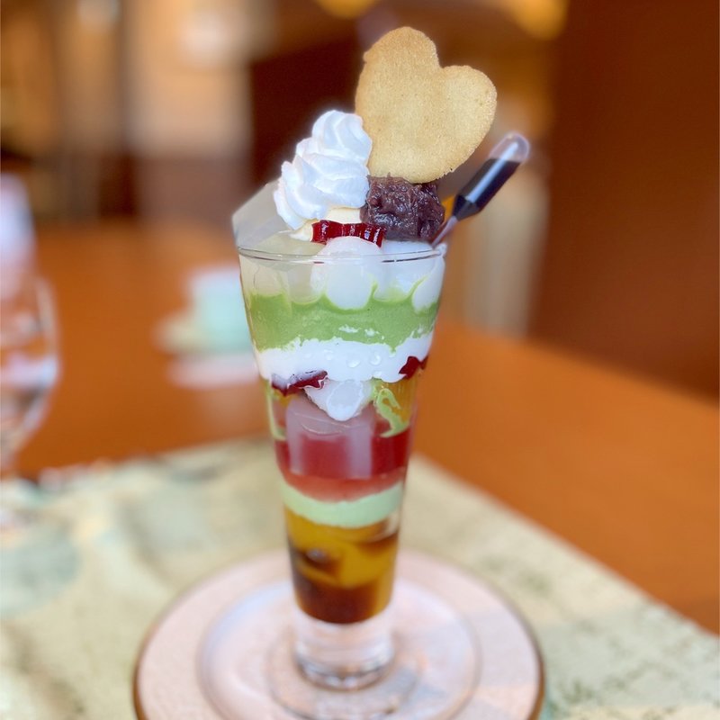 あんみつ風抹茶パフェ「テ・ヴェルデ」(イタリアンレストラン「アンテェナアト」)