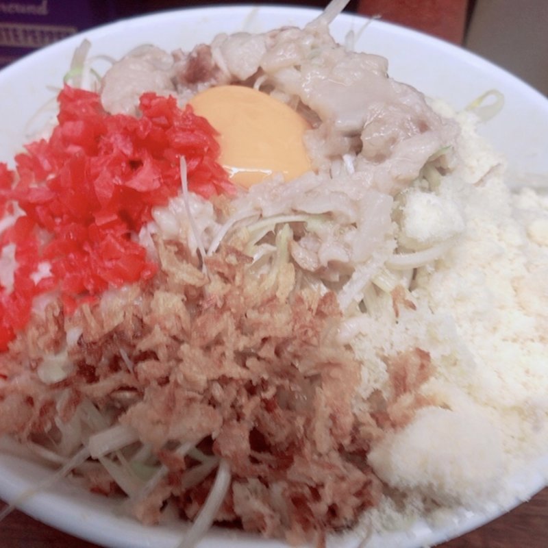 小ラーメン汁無しチーズネギ野菜アブラベニ(ラーメン二郎 横浜関内店)