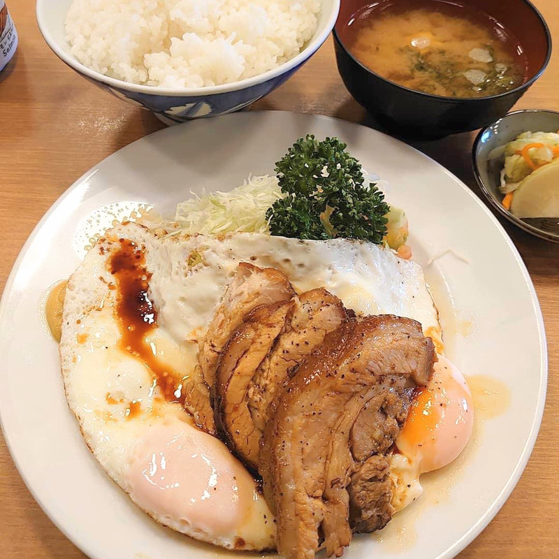 チャーシューエッグ定食(とんかつ八千代 （とんかつ・やちよ）)