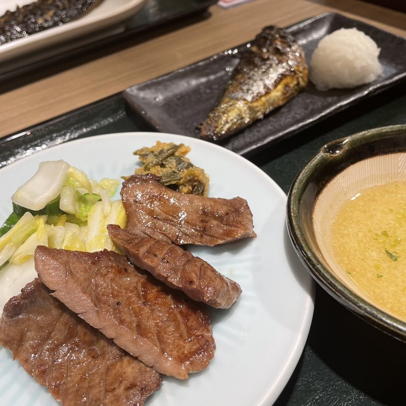 牛たん焼きととろさば塩焼き定食(たんとと 和くら 和歌山ミオ店)