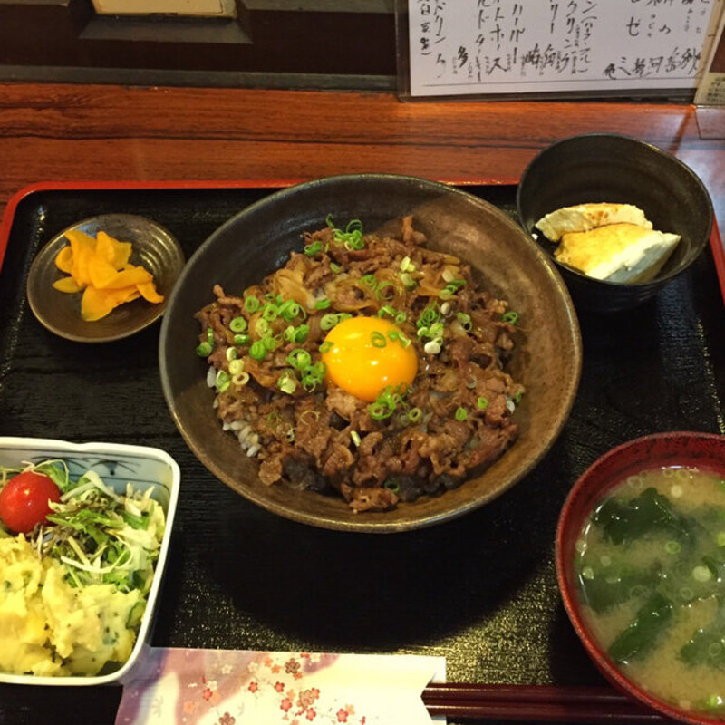 牛黄身丼(四季の味 今井きしょう)