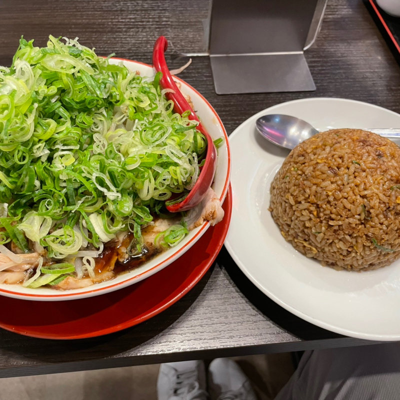 チャーシューメン（ネギ増し）＋チャーハン(新福菜館 秋葉原店)