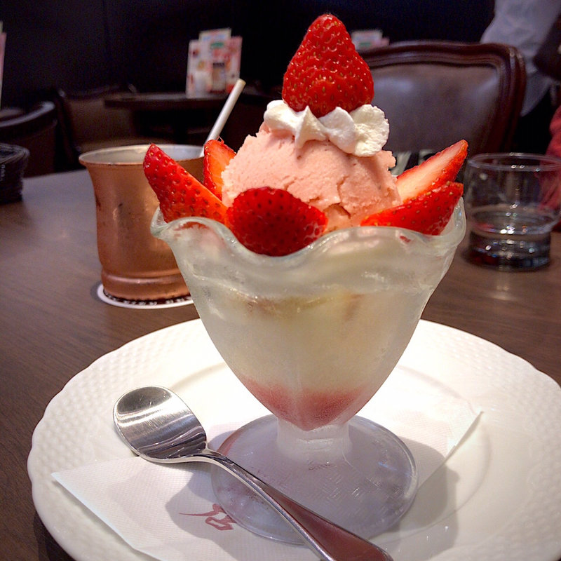 苺のショートケーキ パフェセット(星乃珈琲　イオンモール新利府店)