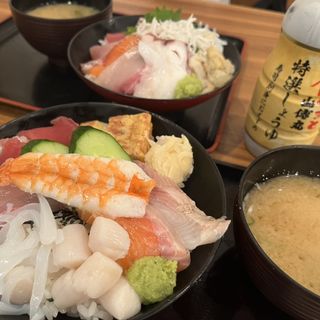 海鮮丼（ランチ）(海鮮居酒屋 山傳丸 海浜幕張店)