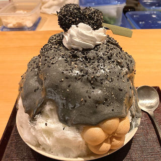 黒ごまクリームのかき氷(小梅 浦和総本店)