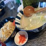 ハーフ背脂塩とんこつ　チャーハンセット(らーめん 海鳴(うみなり))