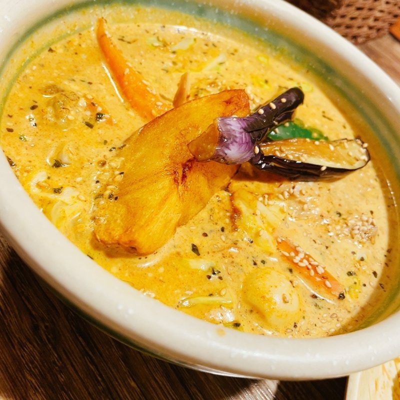 チキンカリー　ナリアルスープ　ピッキーノ入り(アジアンスープカリー べす )