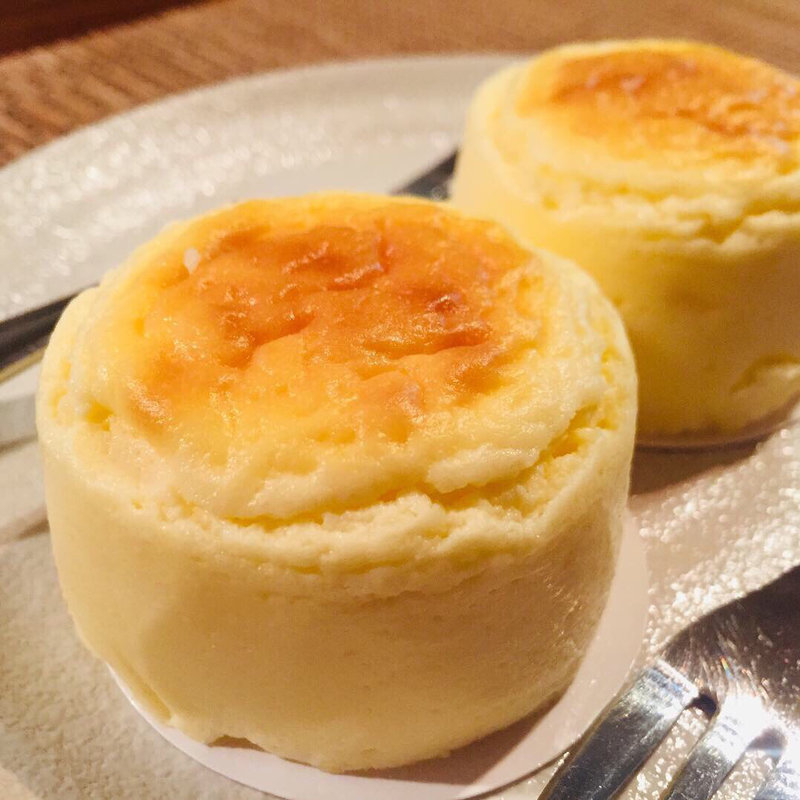 チーズオムレット　（8個入）(函館洋菓子 スナッフルス 有楽町店)