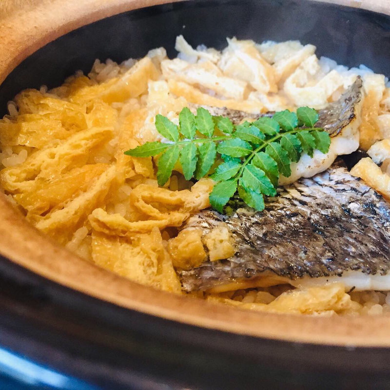 ニベの土鍋炊き込みごはん(魚食屋れすとらん びび )