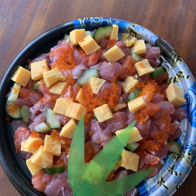 バラチラシ丼(石垣島水産直売所)