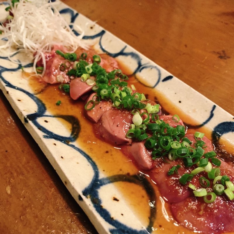 鶏レバーレア刺(菜々竈 （ナナカマド）)