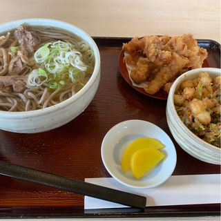 肉そば と 小柱のかき揚げ丼(そば処 かつら)