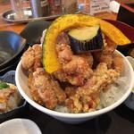 山盛り唐揚げ丼定食