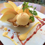 温かいリンゴジャムとシナモンケーキプレートのparfait(カフェドラパン)