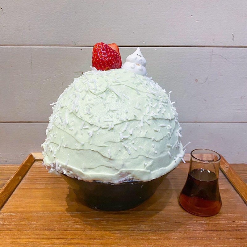 苺のアボカドトリュフ氷(氷おばけ)