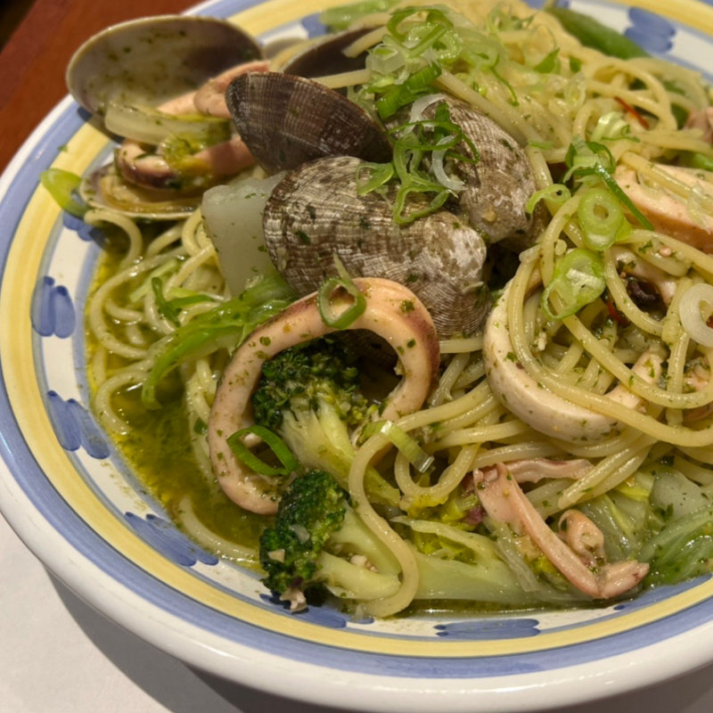 真イカとアサリのジェノベーゼソーススパゲッティ(タベルナ・パパ )