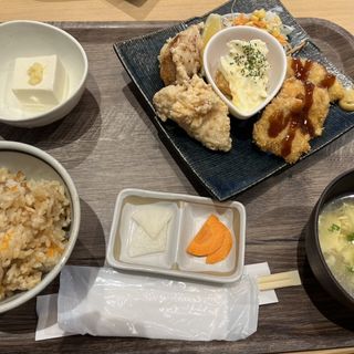 ミックス定食(かしわ飯変更)(鶏料理専門店　トリヤマルハチ　次郎丸店　)