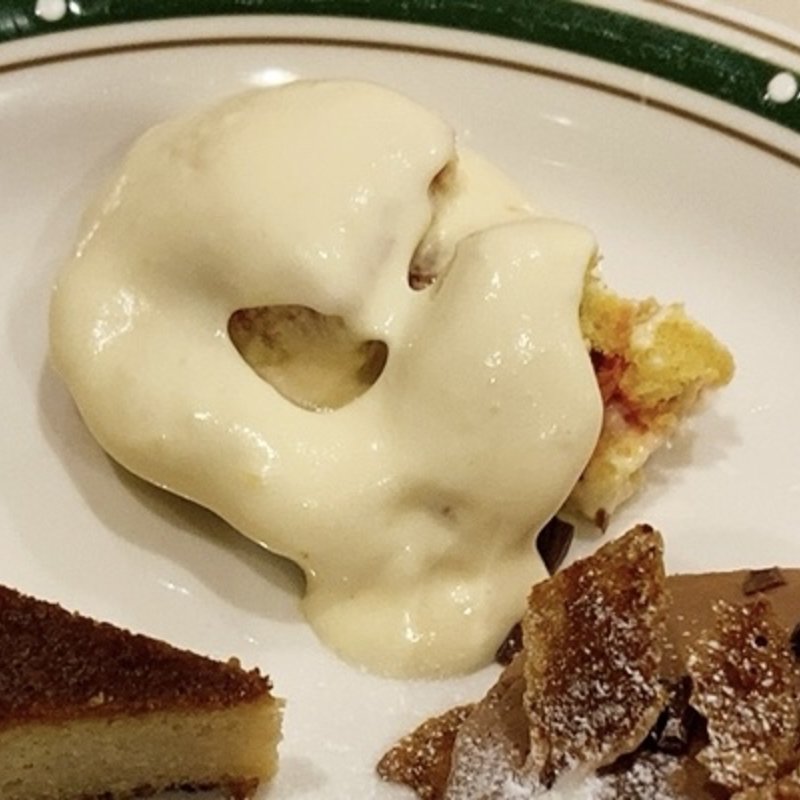 ズッパイングレーゼ（デザート3種盛）(マンジャ・パスタ )