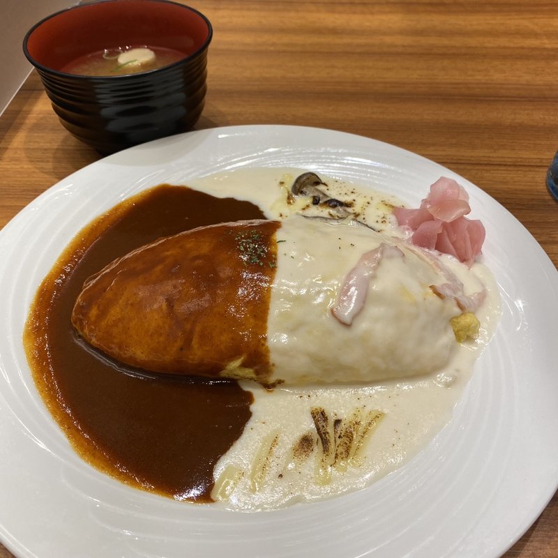 ダブルソースオムライス(北極星 ルクア大阪店)