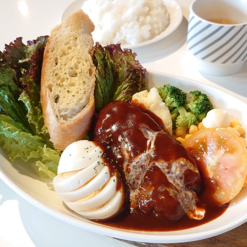 ランチA ハンバーグ(170g)＆ライス(カフェレストラン カウタウン)