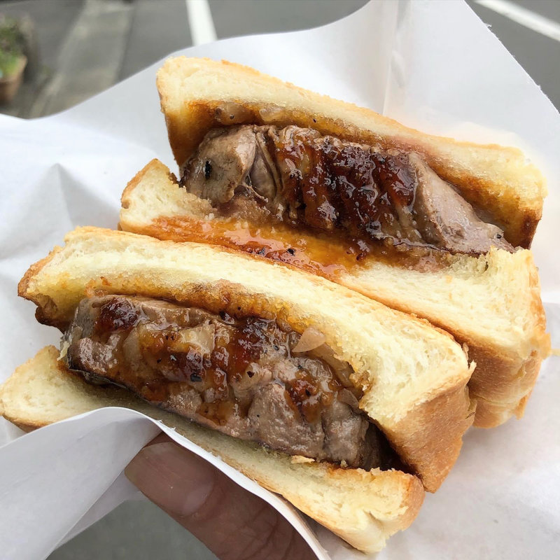 牛ヒレ肉のステーキサンド(コーヒー＆トースト)