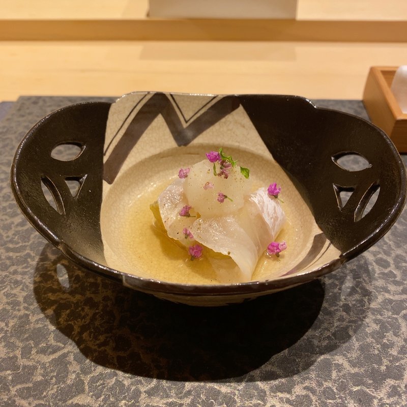 メイチダイの揚げナス巻き(すし昇)