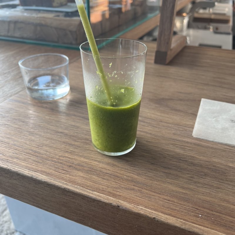 小松菜とマンゴーのスムージー(OGAWA COFFEE LABORATORY 桜新町)