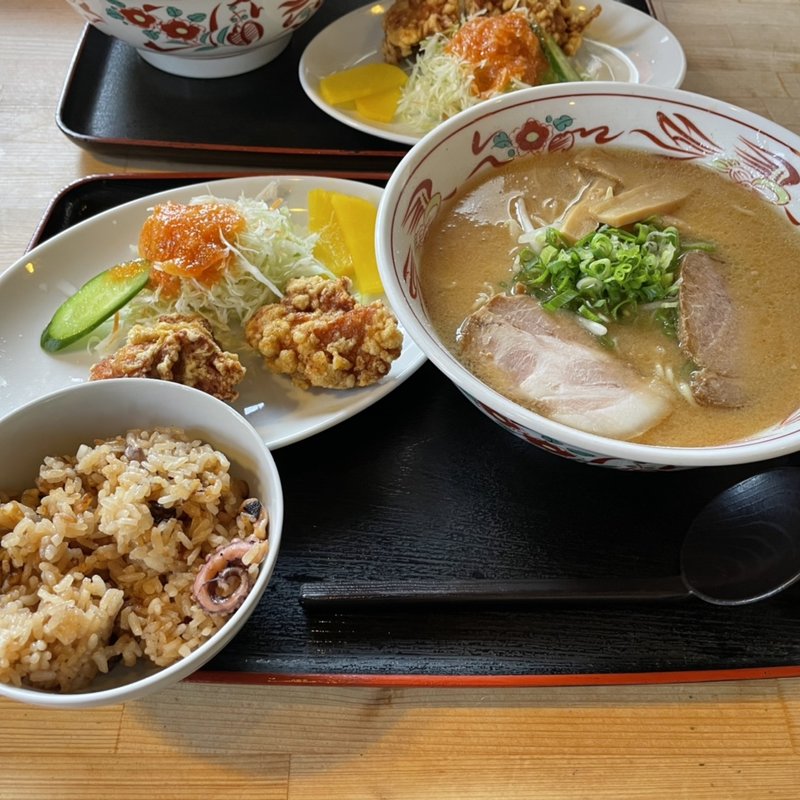 B ラーメン＋たこめし＋からあげ(らーめん せんや )