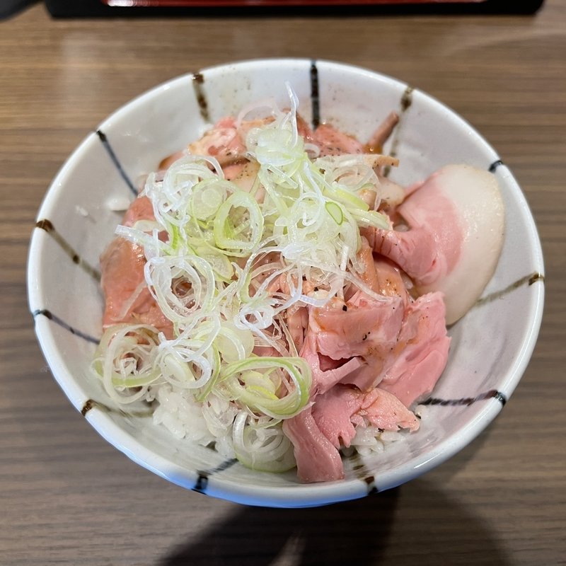 レアチャーシュー丼セット(らぁ麺や TAKUCHAN)