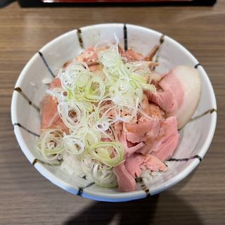 レアチャーシュー丼セット(らぁ麺や TAKUCHAN)