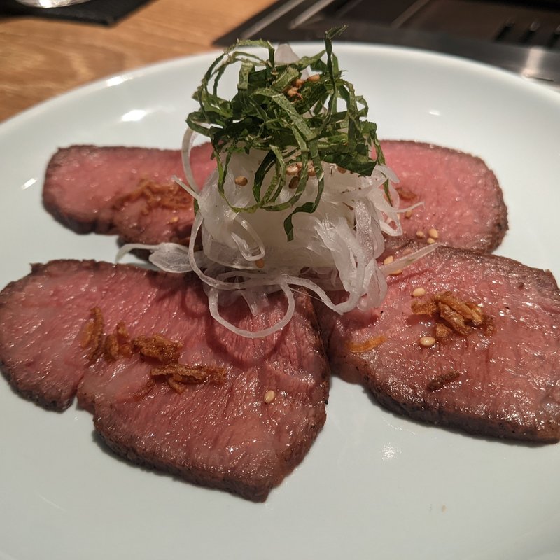 和牛特上ロースの塩たたき(焼肉一七三 向山)