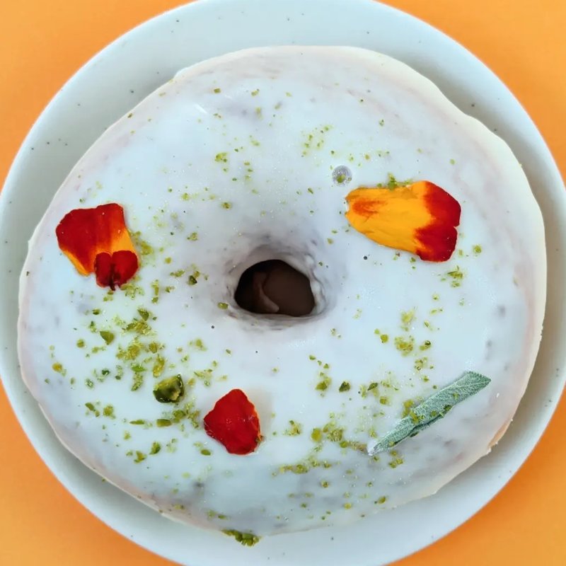 ドウナッツ　白チョコ(なんすかぱんすか)