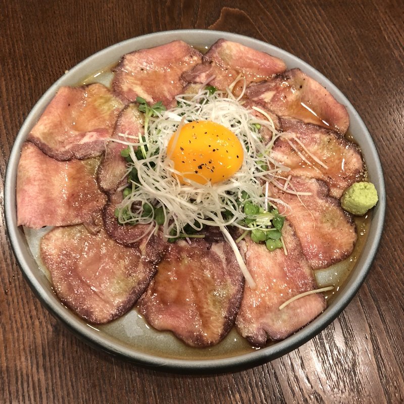 牛タンユッケ(大衆酒場けいじ)