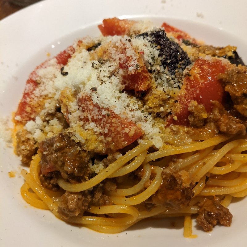 フルーツトマトとなすのボロネーゼ(Locanda Trattoria )