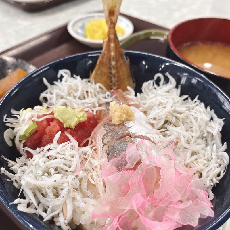 鯵刺身マグロ中落ちシラス丼(（株）鈴音 南部市場店)