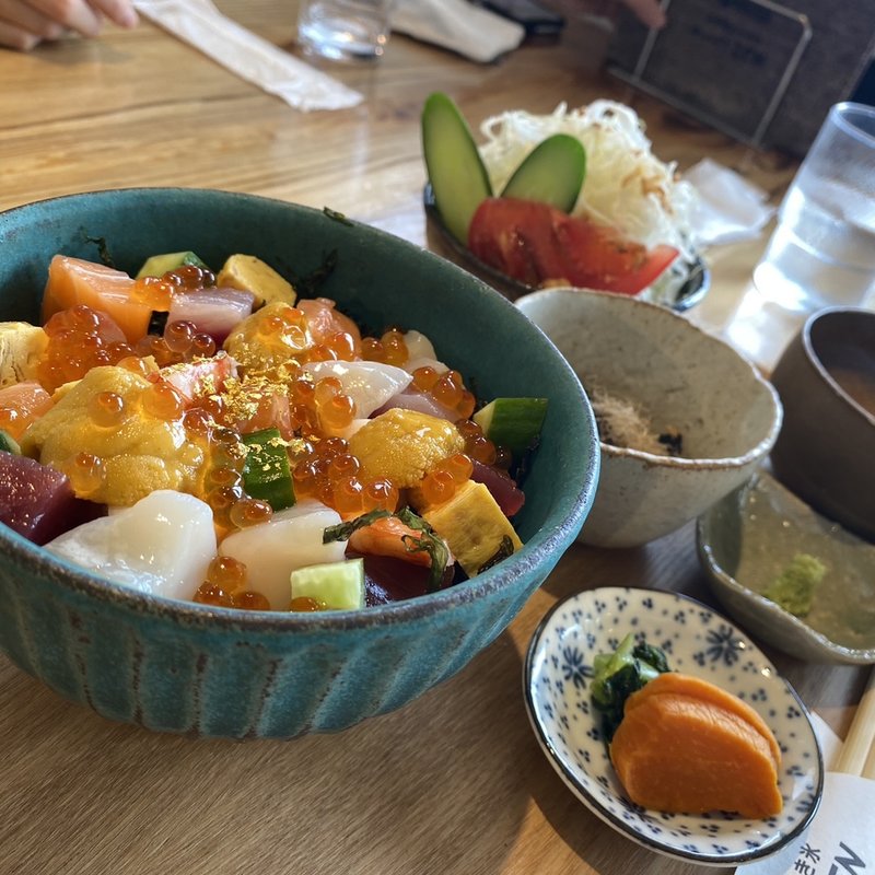 海鮮丼(日替わりメニュー)(お食事＆かき氷　キッチンZEN)