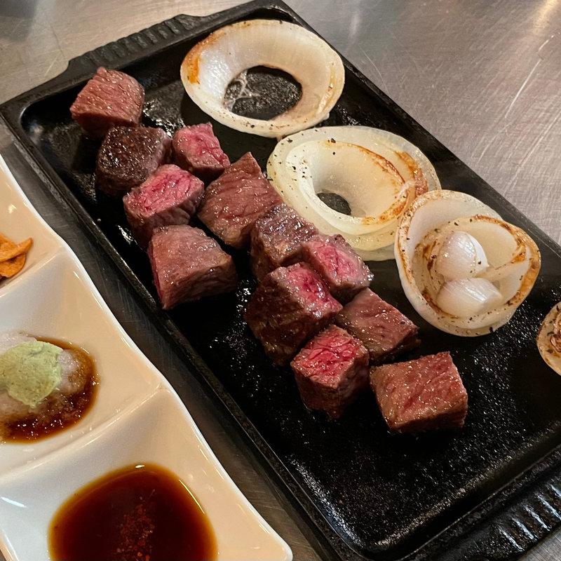 和牛サイコロステーキ（100g）(鉄板焼たるや)