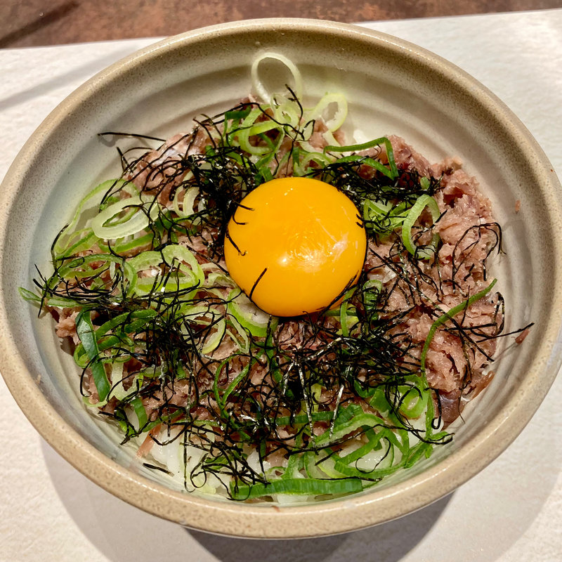 まぐろ頬肉丼(だしが命の塩らーめん ぎょぎょぎょ なんばパークス店)