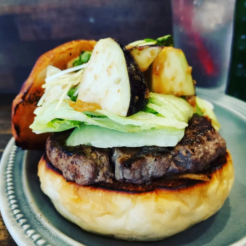 水茄子の梅和えハンバーガー(Kokopelli)